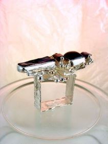 серебро и 14-каратное золото, аметист, ийолит, жемчуг, Григорий Пыра Пиро квадратной формы кольцо 7439