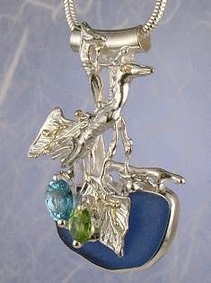 håndlagde smykker laget av en håndverker, hvor man kan kjøpe smykker laget av en håndverker, hvor man kan kjøpe smykker inspirert av retro-fasjon, hvor man kan kjøpe smykker med antikk utseende, kunstgallerier som selger håndlagde smykker, hvor man kan kjøpe smykker som selges i kunstgallerier , Blå topas, Peridot, Sjøglass, Anheng med Blå topas og Peridot Nummer 6320