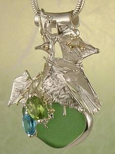 jewellery with seaside theme, jewellery with seashells theme, jewellery with nature theme, jewllery with ocean theme, jewelry made by artist, mixed metal jewelry made from silver and gold, pendant with blue topaz and peridot 3618