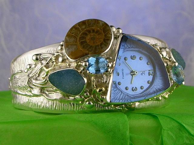 stříbrný a zlatý náramek hodinek s drahokamy vyrobený originální, mincovní stříbro a zlato, drůza, modrý topaz, sklo, amonit