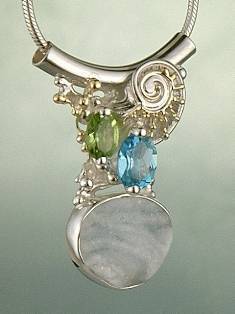 jewellery with seaside theme, jewellery with seashells theme, jewellery with nature theme, jewllery with ocean theme, jewelry made by artist, mixed metal jewelry made from silver and gold, handcrafted pendant with blue topaz and peridot 1285