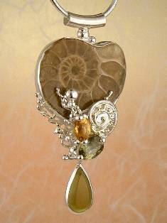 Original handgefertigtt, Silber und Gold, Ammonit, Citrin, Turmalin, Glas, Anhänger mit Ammonit Artikelnummer 2523