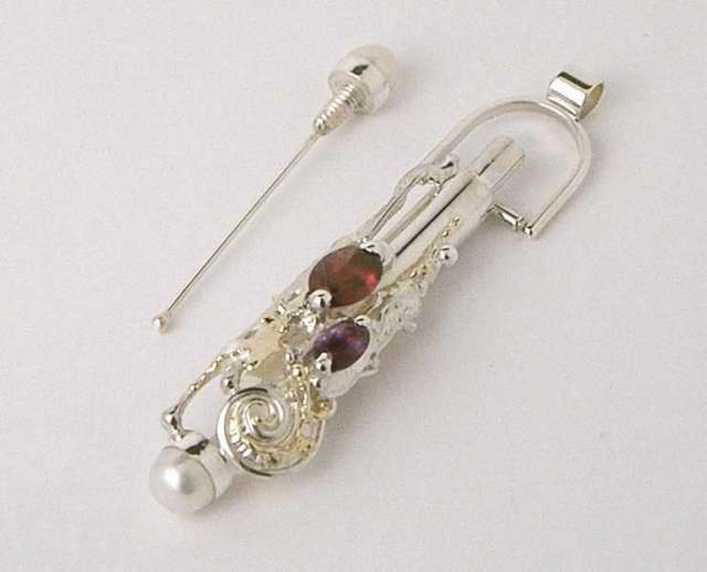 gregory pyra piro bijoux d'auteur, bijoux fait main artisanaux, bijoux d'art, bijoux avec perles naturelles et pierres précieuses, bijoux d'auteur artisanaux, argent et or bijoux, boutique et galerie bijoux, bijoux fait par des artisans, bijou lux pour femmes riches, bijoux à l'allure antique, bijoux contemporains à l'attrait classique, fait main pendentif flacon 5309