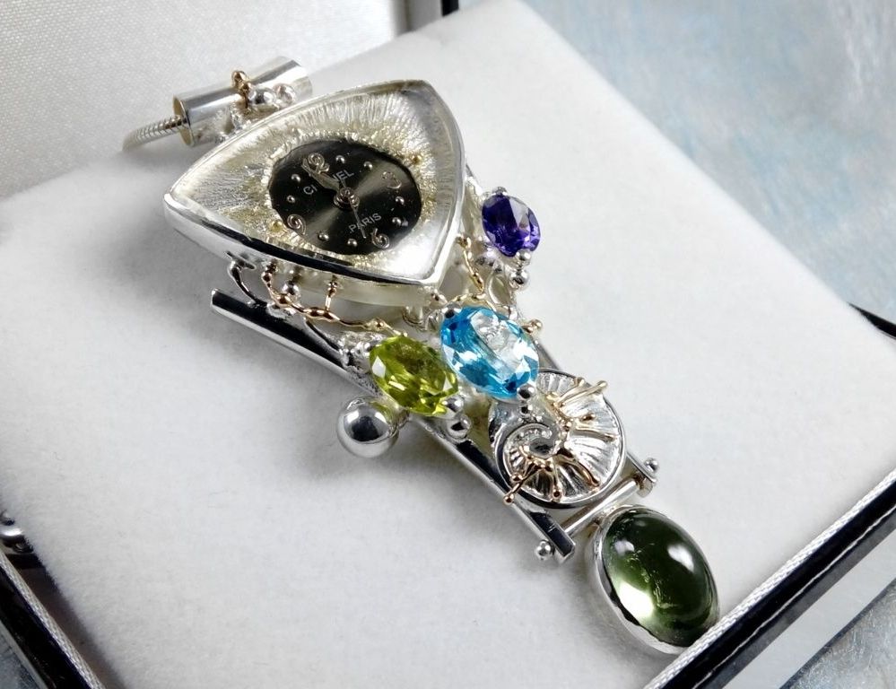 gregory pyra piro watch movement 749361, handmade jewelry with retro inspired design, unique author jewelry gregory pyra piro, original handmade designer from gregory pyra piro, jewelry with fluorite, pendant with peridot
