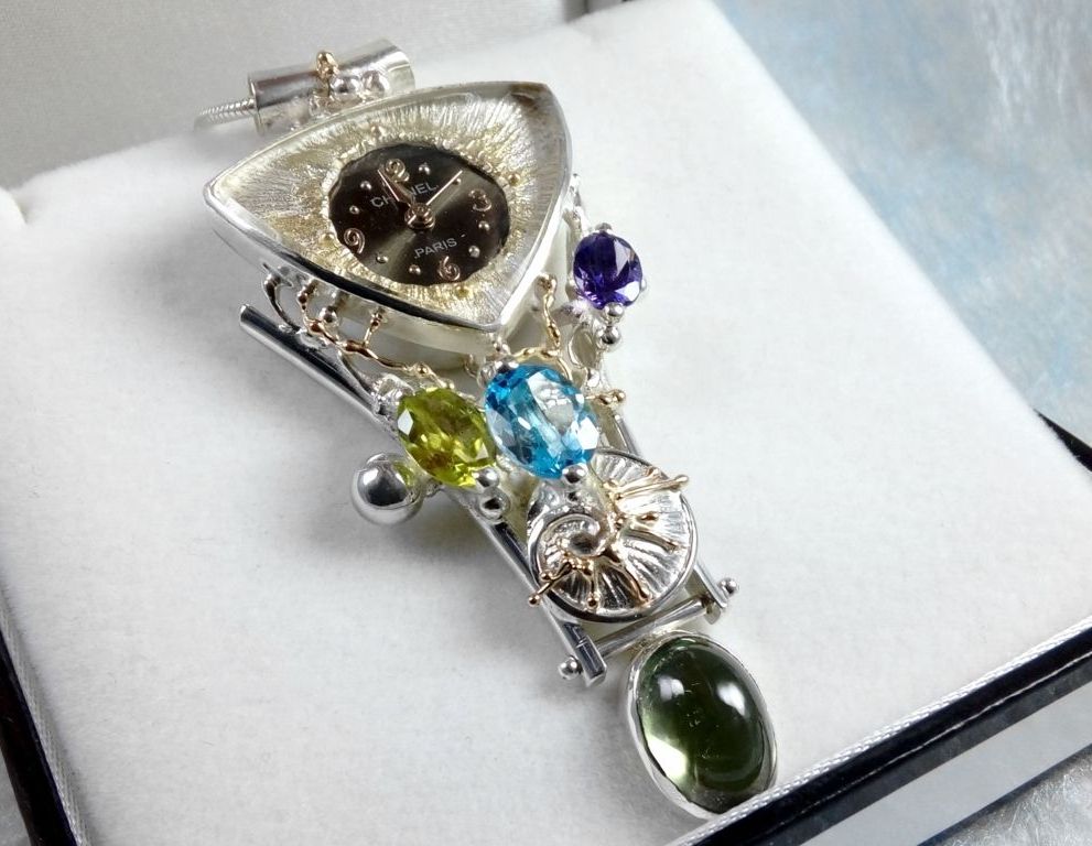gregory pyra piro watch movement 749361, handmade jewelry with retro inspired design, unique author jewelry gregory pyra piro, original handmade designer from gregory pyra piro, jewelry with fluorite, pendant with peridot