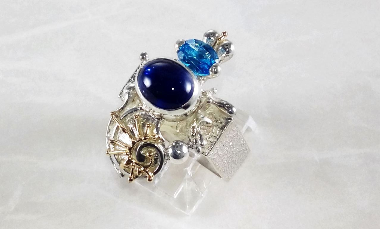 firkantig ring 1625, sterlingsilver, 14 karat guld, ametist, blå topas, ursprungliga handgjorda, konstsmycken, bärbar konst, Gregory Pyra Piro