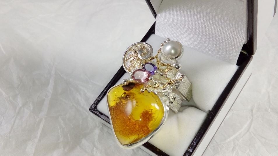 Anillo 53869, plata de ley y oro 585, ámbar, amatista, turmalina rosa, perla, original hecho a mano, joyas de autor, Gregorio Pyra Piro