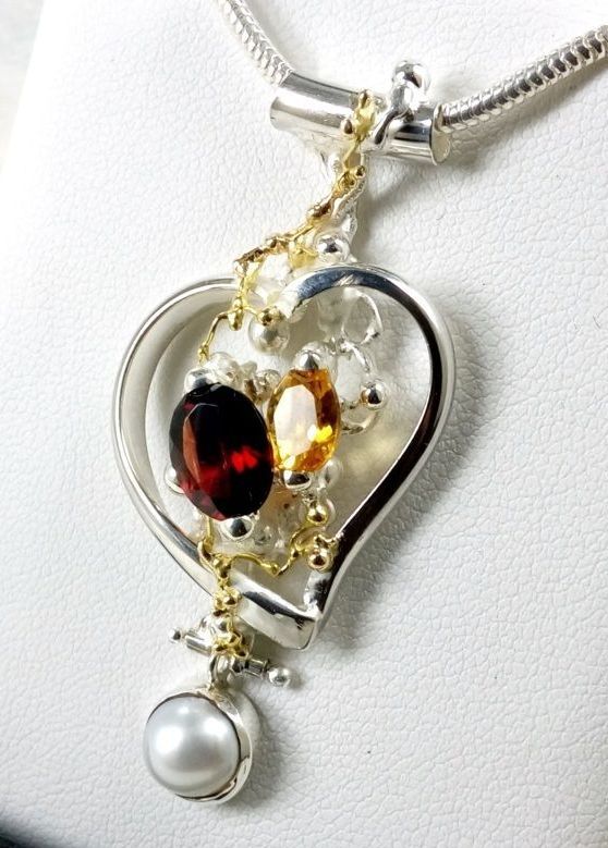 gregory pyra piro, one of a kind heart pendant 5392, where to find an auction house with gemstones and jewellery, pendant with garnet and citrine, pendant made from silver and gold