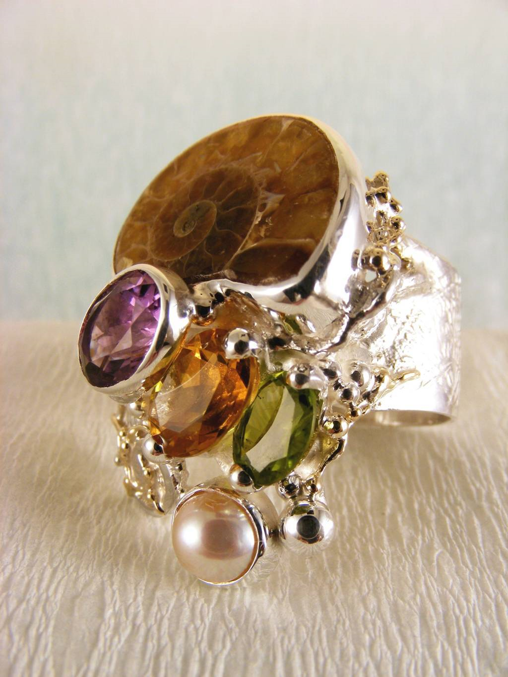 anillo plata de ley y oro 585 con piedras de moda, anillo para mujeres de plata de ley con piedras, joyas de autor plata de ley con piedras para mujeres, anillo 5240