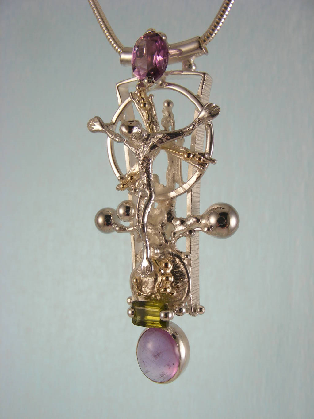 gregory pyra piro sculptural pendant 3050, mixed metal silver and gold pendant, pendants in art and craft galleries, sculptural pendant with amethyst and peridot