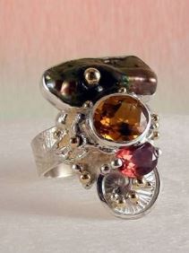 håndlagde smykker laget av en håndverker, hvor man kan kjøpe smykker laget av en håndverker, hvor man kan kjøpe smykker inspirert av retro-fasjon, hvor man kan kjøpe smykker med antikk utseende, kunstgallerier som selger håndlagde smykker, hvor man kan kjøpe smykker som selges i kunstgallerier , Citrin, Granat, Perle, Ring med Citrin og Granat Nummer 3292