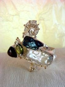 серебро и 14-каратное золото, перидот, розовый турмалин, жемчуг, Григорий Пыра Пиро квадратной формы кольцо 8932