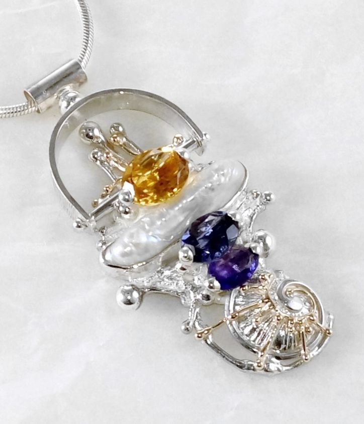 fait main pendentif artisanal 2650, gregory pyra piro unique bijoux d'auteur, gregory pyra piro fait main original de créateur, bijoux artisanaux inspirés de la mode rétro et des beaux-arts, gregory pyra piro argent 925 et or 14 ct. bijoux artisanaux (or 585), bijoux d'art avec pierres naturelles et perles, Gregory Pyra Piro