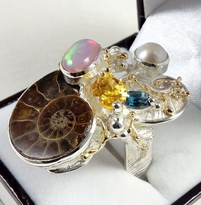 Vierkante Ring 374291, sterling zilver en 14 karaats goud, ammoniet, opaal, citrien, blauwe topaas, parel, origineel handgemaakt, Gregory Pyra Piro