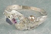 gregory pyra piro bijoux d'auteur, bijoux fait main artisanaux, bijoux d'art, bijoux avec perles naturelles et pierres précieuses, bijoux d'auteur artisanaux, argent et or bijoux, boutique et galerie bijoux, bijoux fait par des artisans, bijou lux pour femmes riches, bijoux à l'allure antique, bijoux contemporains à l'attrait classique, bracelet fait main 9535