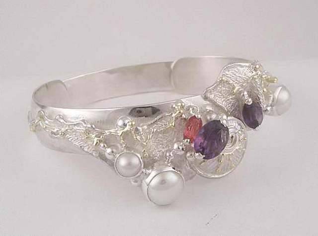 gregory pyra piro bijoux d'auteur, bijoux fait main artisanaux, bijoux d'art, bijoux avec perles naturelles et pierres précieuses, bijoux d'auteur artisanaux, argent et or bijoux, boutique et galerie bijoux, bijoux fait par des artisans, bijou lux pour femmes riches, bijoux à l'allure antique, bijoux contemporains à l'attrait classique, bracelet fait main 2860