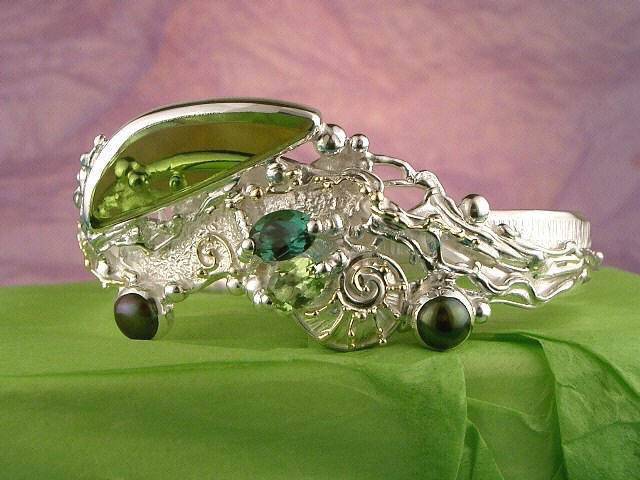 jewelry shown in international jewelry fairs and and exhibitions, bracelet handcrafted and made by artist, bracelets sold in art and craft galleries, mixed metal handcrafted jewelry, bracelet made from silver and gold, gregory pyra piro handcrafted bracelet 3492