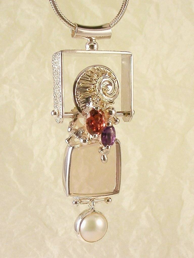 módní šperky, modní styl, sběratelská položka, šperky vyrobené ze stříbra a zlata, ručně vyrobený přívěsek s ametystem a perlou, ručně vyrobený přívěsek s růžovým turmalínem a ametystem, ručně vyrobený přívěsek s růžovým turmalínem a perlou, Gregory Pyra Piro Náramek 1510