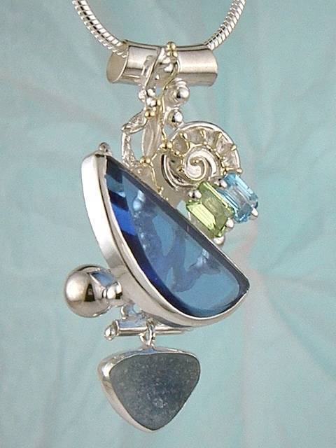 jewellery with seaside theme, jewellery with seashells theme, jewellery with nature theme, jewllery with ocean theme, jewelry made by artist, mixed metal jewelry made from silver and gold, handcrafted pendant with blue topaz and peridot 9400