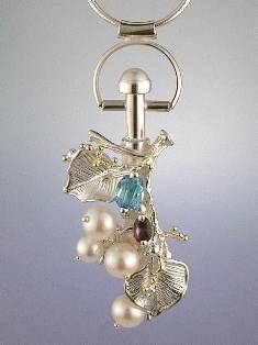 gregory pyra piro bijoux d'auteur, bijoux fait main artisanaux, bijoux d'art, bijoux avec perles naturelles et pierres précieuses, bijoux d'auteur artisanaux, argent et or bijoux, boutique et galerie bijoux, bijoux fait par des artisans, bijou lux pour femmes riches, bijoux à l'allure antique, bijoux contemporains à l'attrait classique, fait main pendentif flacon 7490