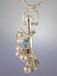 gregory pyra piro bijoux d'auteur, bijoux fait main artisanaux, bijoux d'art, bijoux avec perles naturelles et pierres précieuses, bijoux d'auteur artisanaux, argent et or bijoux, boutique et galerie bijoux, bijoux fait par des artisans, bijou lux pour femmes riches, bijoux à l'allure antique, bijoux contemporains à l'attrait classique, fait main pendentif flacon 7490