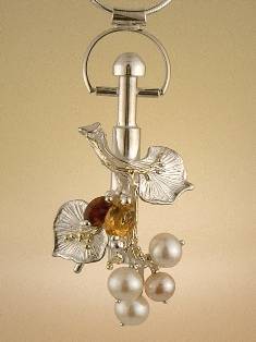 gregory pyra piro bijoux d'auteur, bijoux fait main artisanaux, bijoux d'art, bijoux avec perles naturelles et pierres précieuses, bijoux d'auteur artisanaux, argent et or bijoux, boutique et galerie bijoux, bijoux fait par des artisans, bijou lux pour femmes riches, bijoux à l'allure antique, bijoux contemporains à l'attrait classique, fait main pendentif flacon 9457