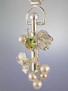 gregory pyra piro bijoux d'auteur, bijoux fait main artisanaux, bijoux d'art, bijoux avec perles naturelles et pierres précieuses, bijoux d'auteur artisanaux, argent et or bijoux, boutique et galerie bijoux, bijoux fait par des artisans, bijou lux pour femmes riches, bijoux à l'allure antique, bijoux contemporains à l'attrait classique, fait main pendentif flacon 6473