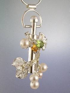 gregory pyra piro bijoux d'auteur, bijoux fait main artisanaux, bijoux d'art, bijoux avec perles naturelles et pierres précieuses, bijoux d'auteur artisanaux, argent et or bijoux, boutique et galerie bijoux, bijoux fait par des artisans, bijou lux pour femmes riches, bijoux à l'allure antique, bijoux contemporains à l'attrait classique, fait main pendentif flacon 6473