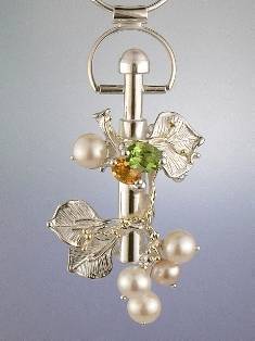 gregory pyra piro bijoux d'auteur, bijoux fait main artisanaux, bijoux d'art, bijoux avec perles naturelles et pierres précieuses, bijoux d'auteur artisanaux, argent et or bijoux, boutique et galerie bijoux, bijoux fait par des artisans, bijou lux pour femmes riches, bijoux à l'allure antique, bijoux contemporains à l'attrait classique, fait main pendentif flacon 6473