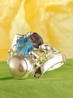 stříbro a 18 karátové zlato, olivín, modrý topas, perla, umělecké šperky v Prazě od umělec Gregory Pyra Piro, prstýnek 6003