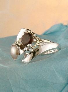 stříbro a 18 karátové zlato, turmalín, olivín, perla, umělecké šperky v Prazě od umělec Gregory Pyra Piro, prstýnek 9864