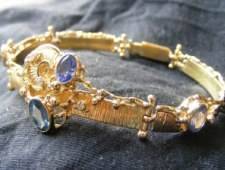 bransoleta złota próby 750, bransoleta ze złota z szafirami i brylantami, biżuteria autorska grzegorz pyra piro, biżuteria unikatowa ze złota