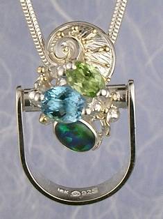 håndlagde smykker laget av en håndverker, hvor man kan kjøpe smykker laget av en håndverker, hvor man kan kjøpe smykker inspirert av retro-fasjon, hvor man kan kjøpe smykker med antikk utseende, kunstgallerier som selger håndlagde smykker, hvor man kan kjøpe smykker som selges i kunstgallerier , Peridot, Blå topas, Opal, Ring med Blå topas og Peridot Nummer 7362