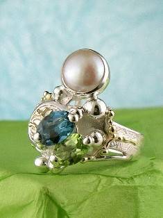 håndlagde smykker laget av en håndverker, hvor man kan kjøpe smykker laget av en håndverker, hvor man kan kjøpe smykker inspirert av retro-fasjon, hvor man kan kjøpe smykker med antikk utseende, kunstgallerier som selger håndlagde smykker, hvor man kan kjøpe smykker som selges i kunstgallerier , Blå topas, Peridot, Perle, Ring med Blå topas og Peridot Nummer 5848
