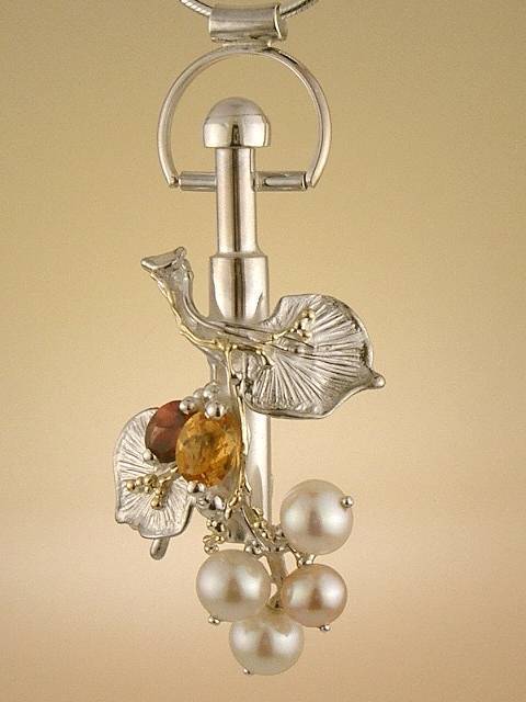 gregory pyra piro bijoux d'auteur, bijoux fait main artisanaux, bijoux d'art, bijoux avec perles naturelles et pierres précieuses, bijoux d'auteur artisanaux, argent et or bijoux, boutique et galerie bijoux, bijoux fait par des artisans, bijou lux pour femmes riches, bijoux à l'allure antique, bijoux contemporains à l'attrait classique, fait main pendentif flacon 9457