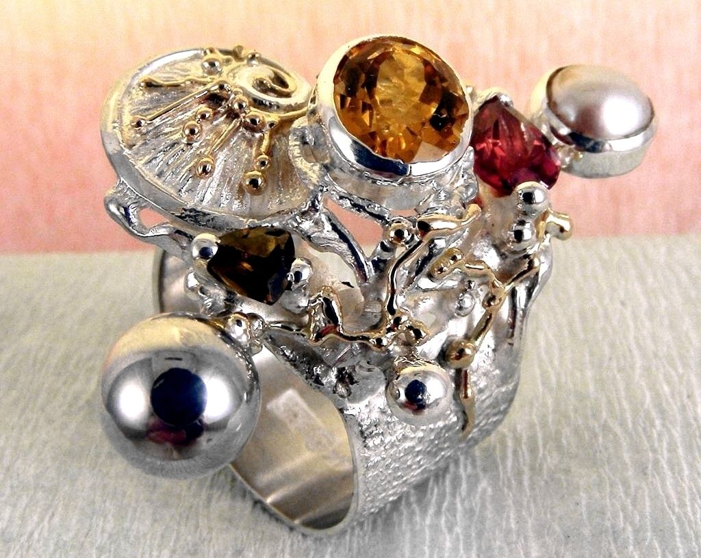 gregory pyra piro fait main bague artisanale 9435, boutique et galerie paris bijoux d'auteur, paris boutique bijoux, bijoux de galerie artisanale, gregory pyra piro unique bijoux d'auteur, gregory pyra piro fait main original de créateur, bijoux artisanaux inspirés de la mode rétro et des beaux-arts, gregory pyra piro argent 925 et or 14 ct. bijoux artisanaux, bague avec tourmaline verte, bague avec pierres et pelres, bague avec grenat et citrine, bague artisinale avec pierres