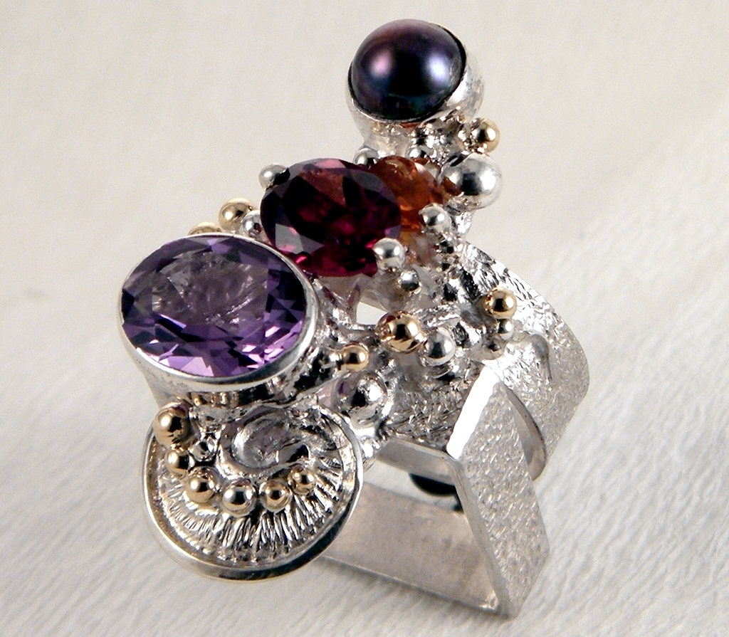 Ring Nr. 2631, handwerklicher Schmuck, Silber, Gold, Amethyst, Granat, Citrin, Perle, Schmuckkunst Original Handgefertigt, Schmuck inspiriert von der Jugendstil Mode, Gregory Pyra Piro, Einzelstück, Modeaccessoires zu tragen, Modekollektion, handwerker Schmuck, Tragbare Kunst, Schmuckkunst