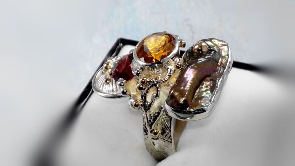 Gregory Pyra Piro handgemachter Ring Nr. 3292, handwerklicher Schmuck, Silber und Gold handgemachter Ring, handgemachter Ring mit Citrin und Granat, handgemacher Ring mit Granat und Perle, Schmuckkunst Original Handgefertigt Gregory Pyra Piro, Einzelstück, Modeaccessoires zu tragen, Modekollektion, handwerker Schmuck, Tragbare Kunst, Schmuckkunst