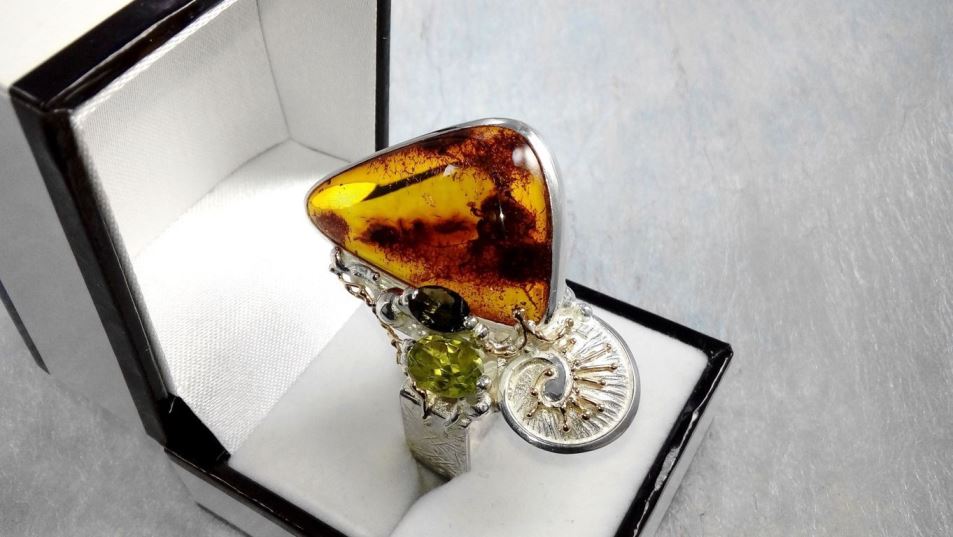 firkantet ring 30164, sterling sølv og guld, rav, peridot, grøn turmalin, smykkekunst originale håndlavede, Gregory Pyra Piro