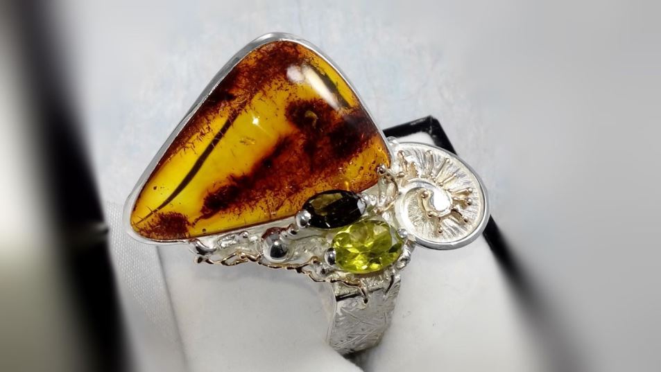 firkantet ring 30164, sterlingsølv og 14 karat gull, rav, peridot, grønn turmalin, smykkekunst originale håndlaget, Gregory Pyra Piro