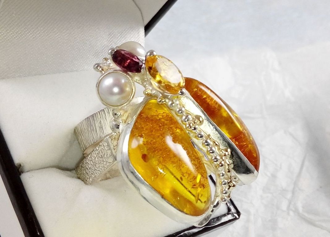 jewelry with semi precious stones, jewelry that has solid 14 karat gold, facet cut gemstones in jewelry, gregory pyra piro cyber ring Nr. 43926, handgefertigte Ringe in Kunstgalerien, handgefertigte Ringe in Handwerksgalerien, Silber und Gold gemischter Metallschmuck, Ring mit Bernstein und Rhodolit, Ring mit Citrin und Granat, Ring mit Bernstein und Perler, Schmuckkunst Original Handgefertigt