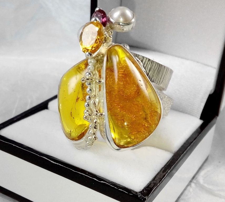 jewelry with semi precious stones, jewelry that has solid 14 karat gold, facet cut gemstones in jewelry, gregory pyra piro cyber ring Nr. 43926, handgefertigte Ringe in Kunstgalerien, handgefertigte Ringe in Handwerksgalerien, Silber und Gold gemischter Metallschmuck, Ring mit Bernstein und Rhodolit, Ring mit Citrin und Granat, Ring mit Bernstein und Perler, Schmuckkunst Original Handgefertigt