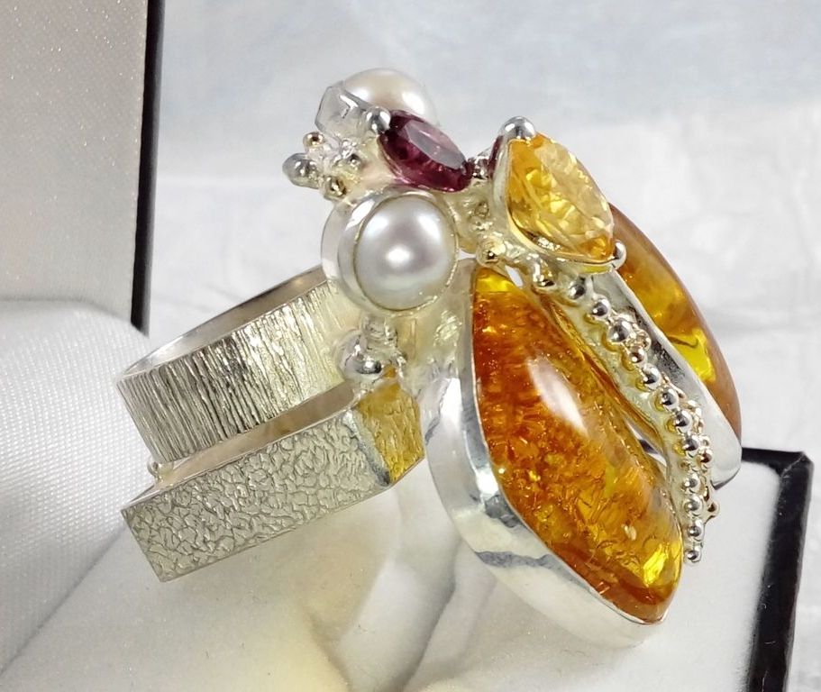 bijoux fait main en france, bijoux fait main en paris, bijoux boutique et galerie, bijoux fait par des artisans, bijou lux pour femmes riches, bijoux à l'allure antique, bijoux contemporains à l'attrait classique, bijoux artisanaux boutique et galerie, gregory pyra piro fait main bague, gregory pyra piro bijoux d'auteur, gregory pyra piro bijoux d'art, gregory pyra piro bague artisanale 43926, gregory pyra piro bijoux argent 925 et or 14ct, bijoux artisanaux avec ambre, bijoux fait main avec rhodolite, bijoux fait main avec citrine, bague fait main avec perles