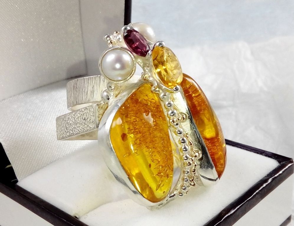 jewelry with semi precious stones, jewelry that has solid 14 karat gold, facet cut gemstones in jewelry, gregory pyra piro cyber ring Nr. 43926, handgefertigte Ringe in Kunstgalerien, handgefertigte Ringe in Handwerksgalerien, Silber und Gold gemischter Metallschmuck, Ring mit Bernstein und Rhodolit, Ring mit Citrin und Granat, Ring mit Bernstein und Perler, Schmuckkunst Original Handgefertigt