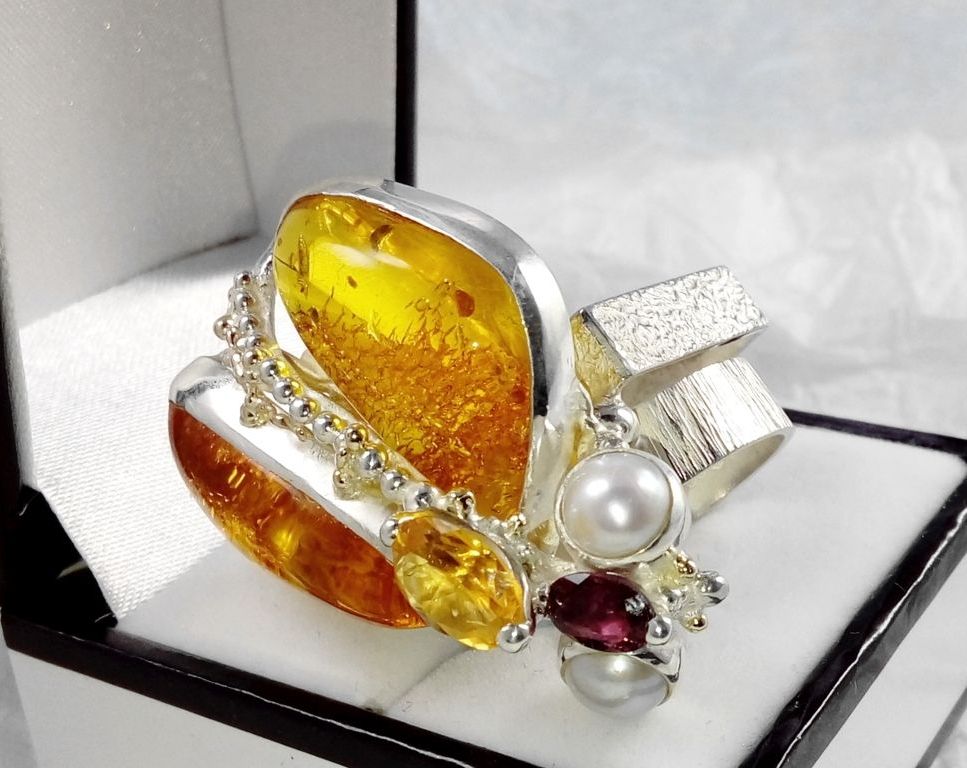 jewelry with semi precious stones, jewelry that has solid 14 karat gold, facet cut gemstones in jewelry, gregory pyra piro cyber ring Nr. 43926, handgefertigte Ringe in Kunstgalerien, handgefertigte Ringe in Handwerksgalerien, Silber und Gold gemischter Metallschmuck, Ring mit Bernstein und Rhodolit, Ring mit Citrin und Granat, Ring mit Bernstein und Perler, Schmuckkunst Original Handgefertigt