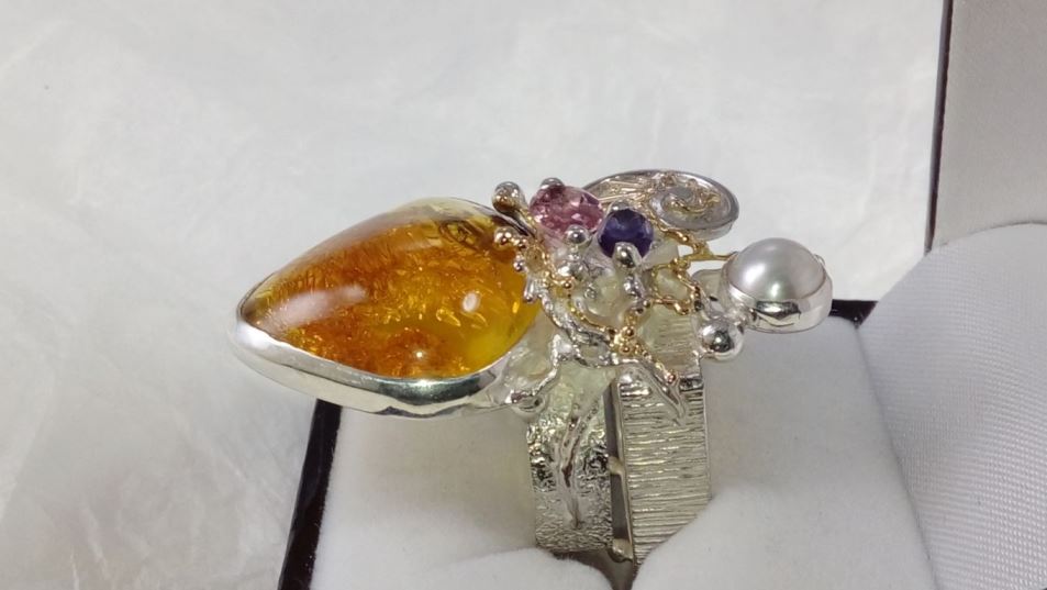 Ring Nr. 53869, Sterlingsilber und Gold 585, Bernstein, Amethyst, rosa Turmalin, Perle, Schmuckkunst Original Handgefertigt, Schmuck inspiriert von der Jugendstil Mode, Gregory Pyra Piro, Einzelstück, Modeaccessoires zu tragen, Modekollektion, handwerker Schmuck, Tragbare Kunst, Schmuckkunst