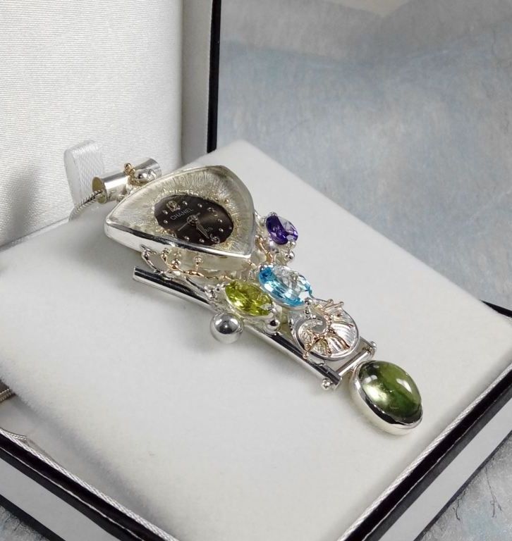 hängsmycke med titta på rörelse 749361, sterlingsilver och guld, peridot, blå topas, ametist, fluorit, ursprungliga handgjorda, konstsmycken, bärbar konst, Gregory Pyra Piro