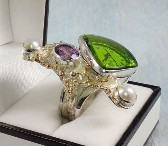 Ring mit Uhr Bewegung Nr. 5382, Sterlingsilber und Gold 585, Amethyst, Perle, Schmuckkunst Original Handgefertigt, Schmuck inspiriert von der Jugendstil Mode, Gregory Pyra Piro, Einzelstück, Modeaccessoires zu tragen, Modekollektion, handwerker Schmuck, Tragbare Kunst, Schmuckkunst