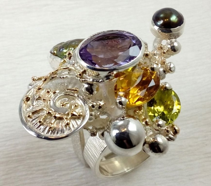 umělecké šperky, módní šperky, modní styl, sběratelská položka, stříbro a 14 karátové zlato, olivín, ametyst, granát, citrín, perla, Gregory Pyra Piro prstýnek Čís. 1565
