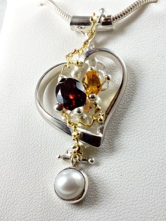 gregory pyra piro jedinečný ručně vyráběný přívěsek srdce čís. 5392, ručně vyráběný přívěsek srdce ze stříbra a zlata, přívěsek s citrinem a granátem, přívěsek s granátem a perlou